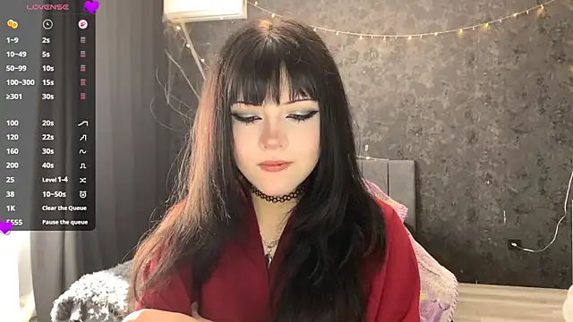 EmilyEmbears online show from May 29, 2026, 6:41 am