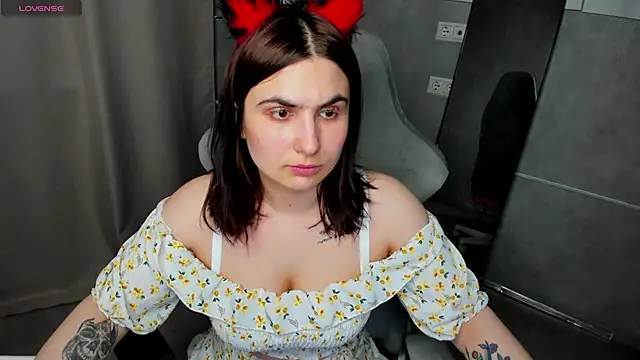 Alisa Froks online show from April 6, 2026, 9:21 am