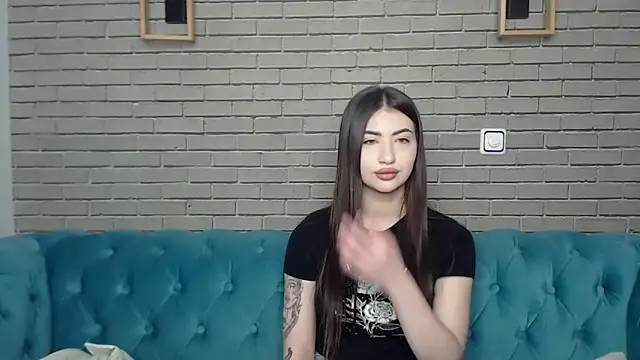 RebeccaMosc online show from April 6, 2026, 5:08 am