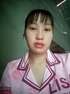 lucynguyen2 online show from April 22, 2026, 12:39 am