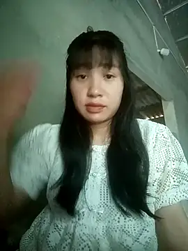 lucynguyen2 online show from April 21, 2026, 2:14 am