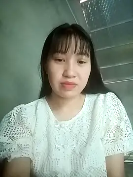 lucynguyen2 online show from April 21, 2026, 1:29 am