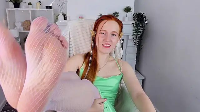 EvaBellea online show from April 14, 2026, 1:27 pm