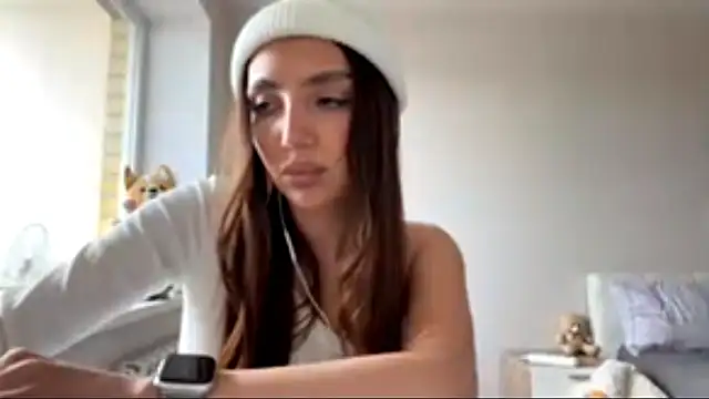 AlvinaMair online show from April 7, 2026, 12:29 pm