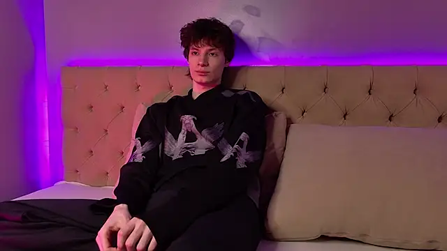 EdwardHogan online show from April 15, 2026, 3:05 pm