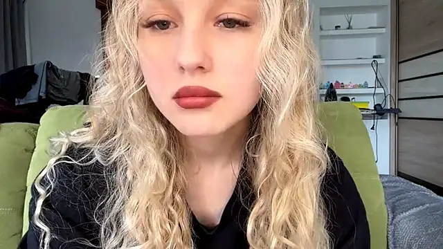 ElvieTribou online show from April 15, 2026, 8:09 am