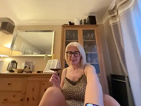 Laylaskyexx online show from June 24, 2026, 9:01 pm