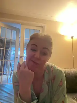 Laylaskyexx online show from April 9, 2026, 6:19 am