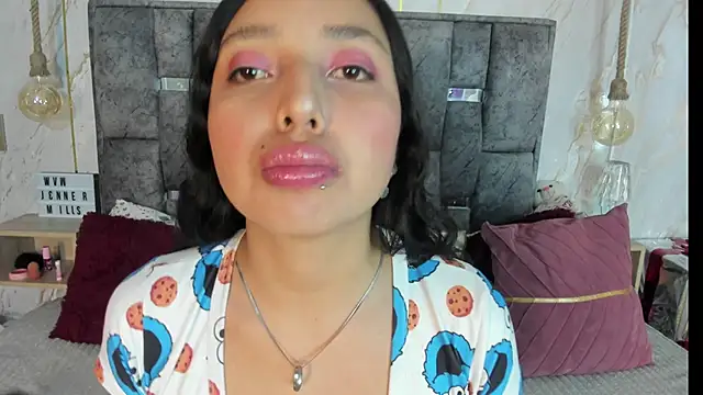 Snapshot of jade_roux chatting on April 13, 2026, 9:02 am jade roux online show from April 13, 2026, 9:02 am