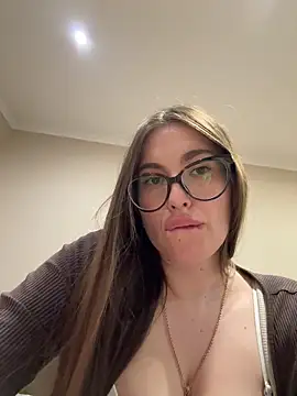 Snapshot of Lindasix chatting on May 7, 2026, 7:06 pm Lindasix online show from May 7, 2026, 7:06 pm