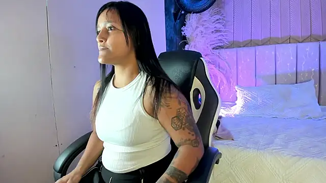 LexiAdamss online show from May 27, 2026, 12:45 pm