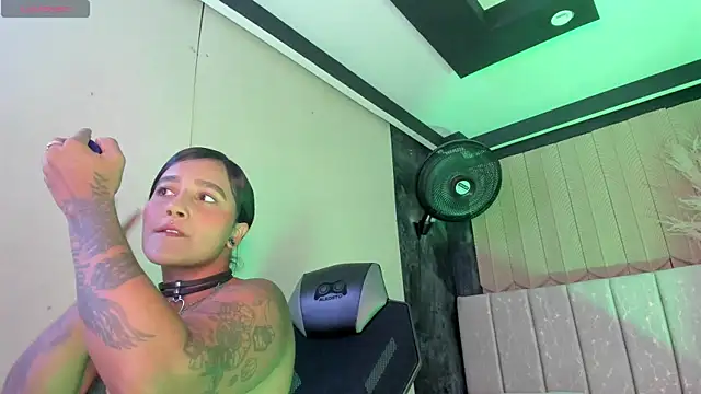 Snapshot of LexiAdamss chatting on April 15, 2026, 12:32 pm LexiAdamss online show from April 15, 2026, 12:32 pm