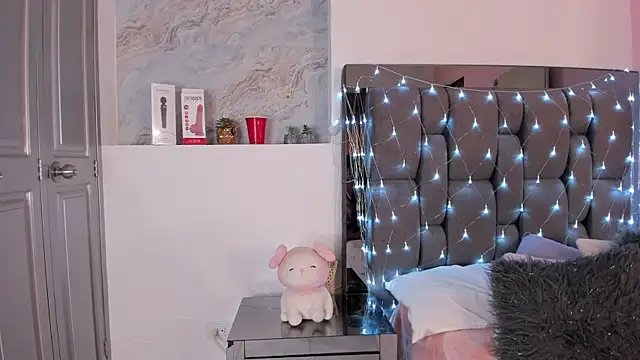 Snapshot of Kendall_Rous_ chatting on April 14, 2026, 1:38 pm Kendall Rous online show from April 14, 2026, 1:38 pm