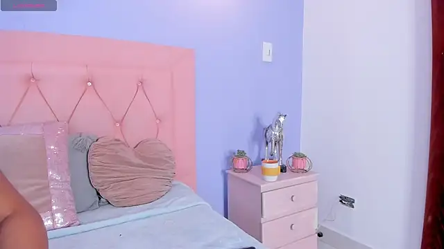 Snapshot of Kendall_Rous_ chatting on April 8, 2026, 1:23 pm Kendall Rous online show from April 8, 2026, 1:23 pm