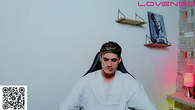 flaquito    online show from June 3, 2026, 9:19 pm