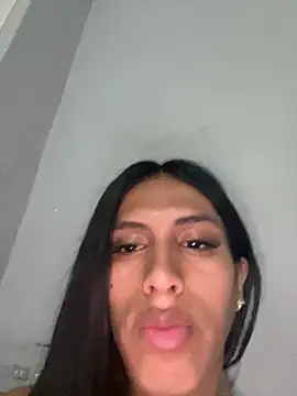 luna duque online show from June 5, 2026, 4:50 am
