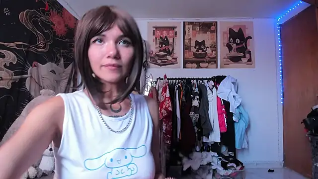 Anneharperr online show from April 18, 2026, 7:58 pm