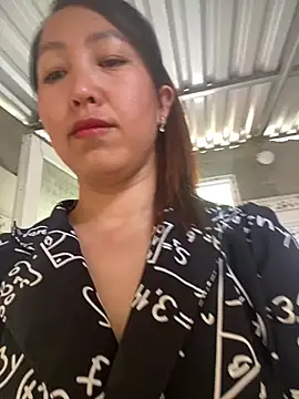 Huonglyna online show from April 10, 2026, 2:07 am