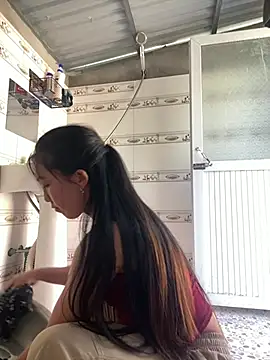 Huonglyna online show from April 6, 2026, 1:56 am