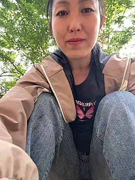 Huonglyna online show from April 4, 2026, 1:45 am