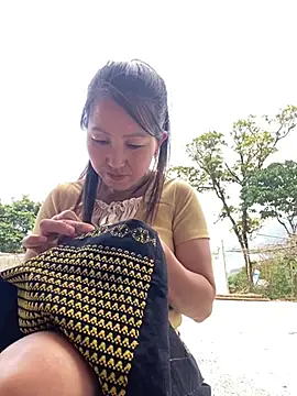 Huonglyna online show from April 9, 2026, 8:09 am