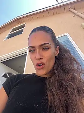 AliciaDx online show from April 7, 2026, 8:10 pm