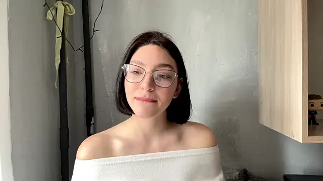 Snapshot of SinfulStarlight chatting on April 9, 2026, 7:47 am SinfulStarlight online show from April 9, 2026, 7:47 am