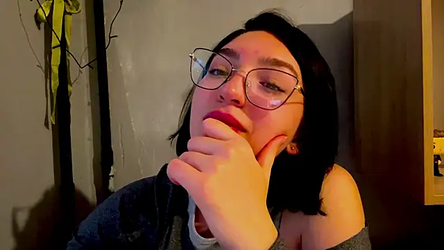 Snapshot of SinfulStarlight chatting on April 16, 2026, 1:23 pm SinfulStarlight online show from April 16, 2026, 1:23 pm