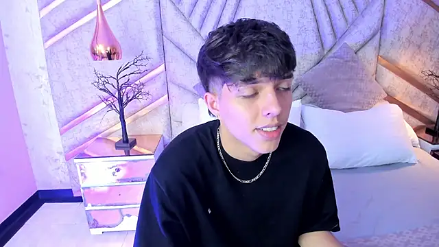 Snapshot of DamiaanXx chatting on April 15, 2026, 1:37 pm DamiaanXx online show from April 15, 2026, 1:37 pm