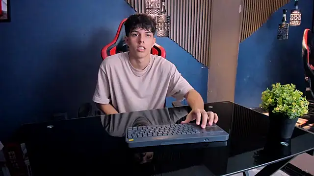 Snapshot of DamiaanXx chatting on April 9, 2026, 1:06 pm DamiaanXx online show from April 9, 2026, 1:06 pm