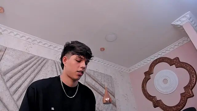 Snapshot of DamiaanXx chatting on April 8, 2026, 12:39 pm DamiaanXx online show from April 8, 2026, 12:39 pm