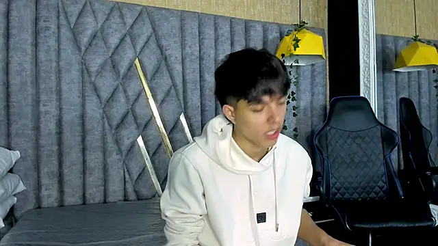 Snapshot of DamiaanXx chatting on April 16, 2026, 12:39 pm DamiaanXx online show from April 16, 2026, 12:39 pm