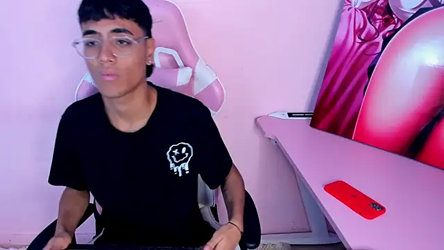 Snapshot of DannTaylor chatting on April 8, 2026, 12:28 pm DannTaylor online show from April 8, 2026, 12:28 pm