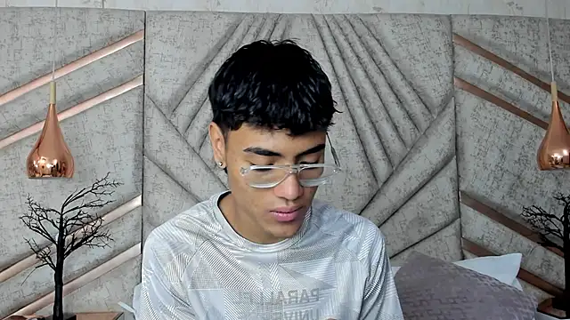 Snapshot of DannTaylor chatting on April 16, 2026, 12:50 pm DannTaylor online show from April 16, 2026, 12:50 pm