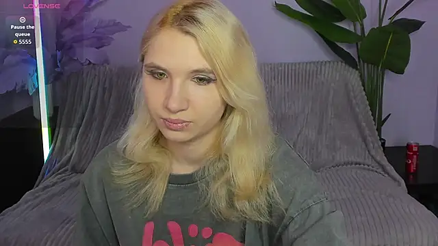 Kitty Blondie online show from April 9, 2026, 2:35 am