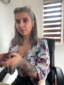 Isabella varella- online show from May 28, 2026, 1:50 pm