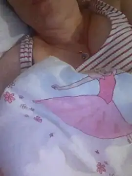 sara 41 online show from April 15, 2026, 9:04 pm