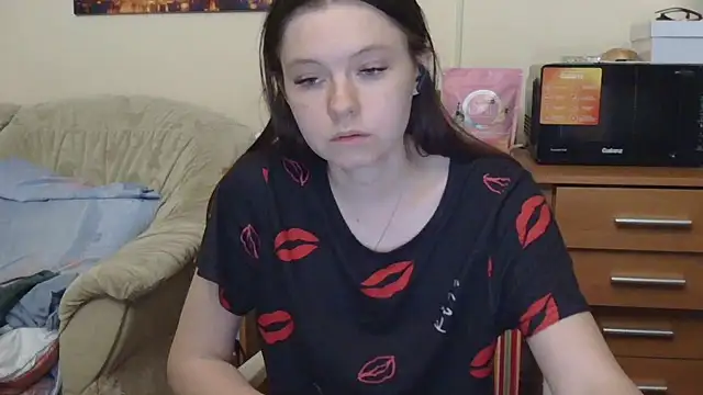 JessicaHolland1 online show from May 31, 2026, 6:09 pm