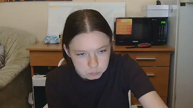 Snapshot of JessicaHolland1 chatting on July 7, 2026, 6:22 pm JessicaHolland1 online show from July 7, 2026, 6:22 pm