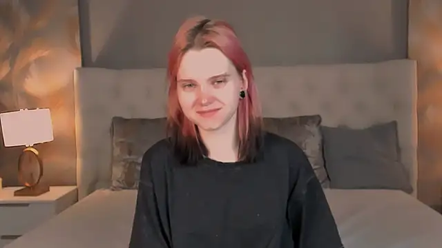 Lina Veyra online show from April 16, 2026, 4:41 pm