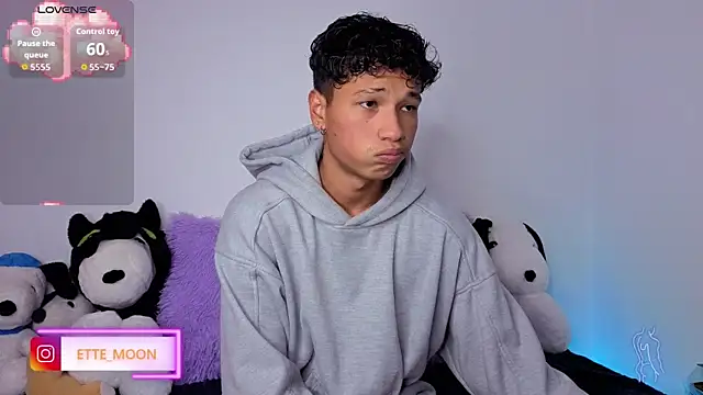 ETTE MOON online show from April 18, 2026, 2:47 am