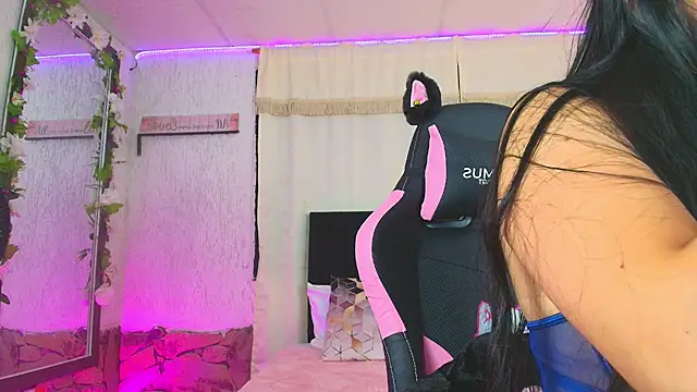 Snapshot of molly_bick chatting on April 16, 2026, 2:40 pm molly bick online show from April 16, 2026, 2:40 pm