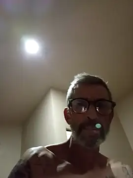 chris-sbh11 online show from May 3, 2026, 1:22 am