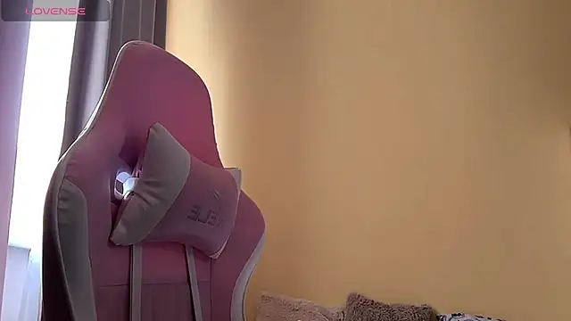 Aria Mur  online show from April 14, 2026, 3:22 am