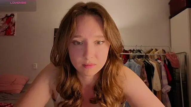Snapshot of hunny_ines chatting on July 5, 2026, 5:42 pm hunny ines online show from July 5, 2026, 5:42 pm