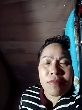 Snapshot of -Luni- chatting on July 21, 2026, 5:53 am -Luni- online show from July 21, 2026, 5:53 am