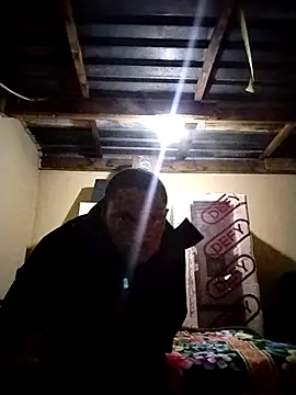 Snapshot of alphamale25 chatting on April 21, 2026, 9:32 pm alphamale25 online show from April 21, 2026, 9:32 pm
