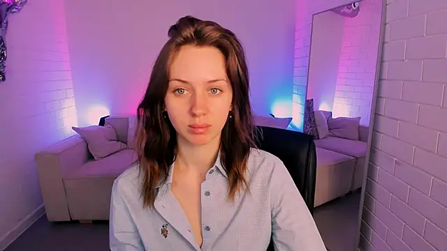 MeganClapp online show from April 15, 2026, 5:13 am