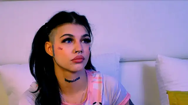 YasminnStorm online show from June 17, 2026, 4:12 am