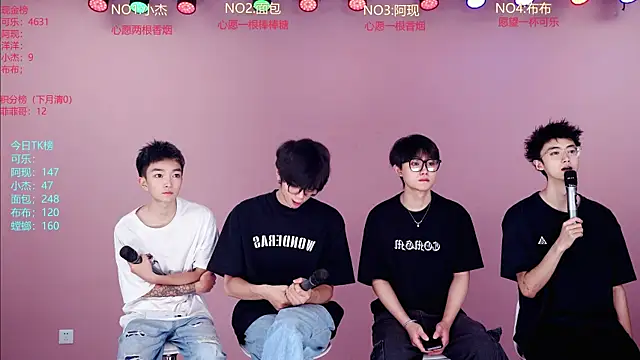 Snapshot of w-lucky02 chatting on June 1, 2026, 9:09 am w-lucky02 online show from June 1, 2026, 9:09 am